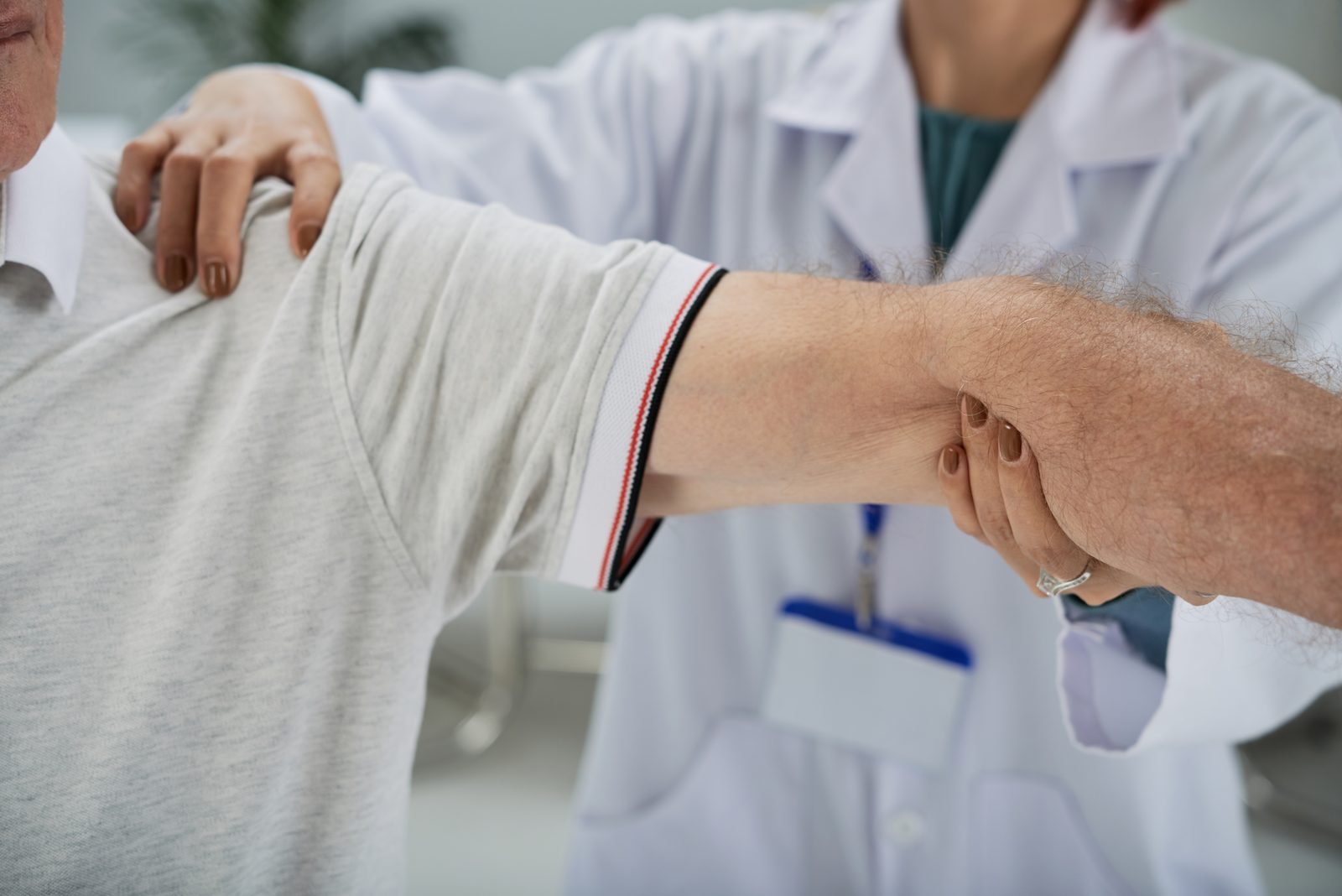 Shoulder Pain After a Stroke: Why Does It Happen and How Does Early Rehabilitation Help?